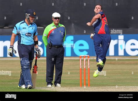 Shaun Tait In Bowling Action For Essex Essex Eagles Vs Sussex Sharks