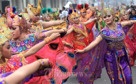 Properti tari merak lengkap gambar dan penjelasannya. Seni tari di Indonesia - Article - Plimbi Social ...