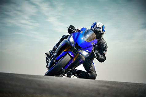 2019 Yamaha Yzf R3 Guide Total Motorcycle