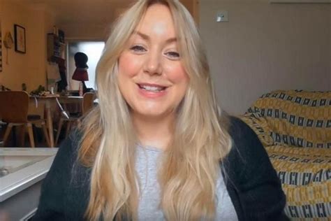 pregnant british mum shares labour process live on facebook with amazing online community