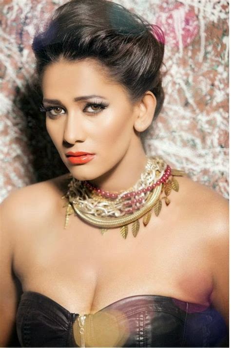 Sanjana Singh Spicy Top Photoshoot Bollywood