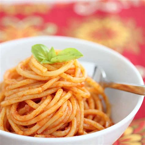 It has a rich and concentrated tomato taste, a deep red color, and a classic spaghetti sauce for one, should be made with real tomatoes and tomato paste for a rich texture. Easy Tomato Paste Pasta Sauce