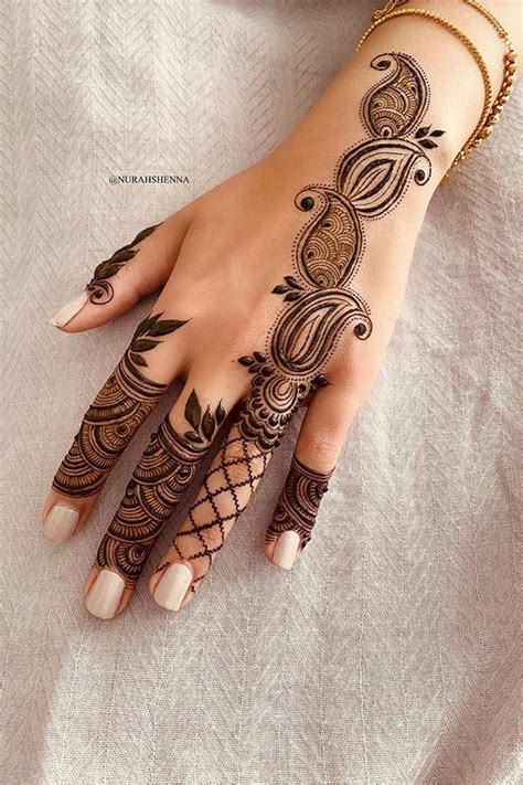 21 Henna Hand Designs That Are A Work Of Art Stayglam
