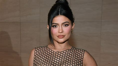 kylie jenner responds to fans commenting on her shower by sharing a video of her high tech one