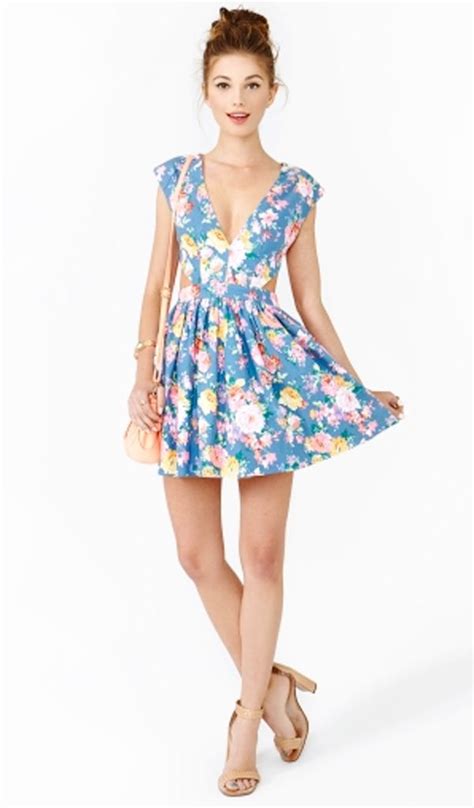 Flirty Floral Dresses To Flaunt This Summer