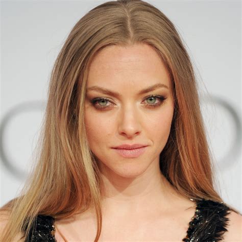 Amanda Seyfried Flaunts Her Abs In A Bejeweled Black Bra On The Red Carpet