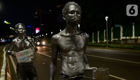 You will find single indonesian men and women who mesh with you on a much deeper level than you could ever have imagined at loveawake.com. The Silver Men - Indonesia's Silver-Painted Beggars