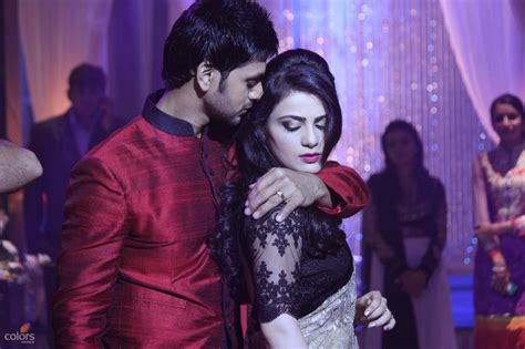 Free Download Hd Wallpapers Ishani And Ranveer Romantic Couple Moments