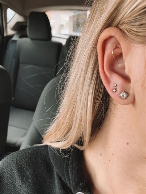 Double Vertical Lobe Piercing Cierra Mais Cierra Mais Instagram Photos And Videos In