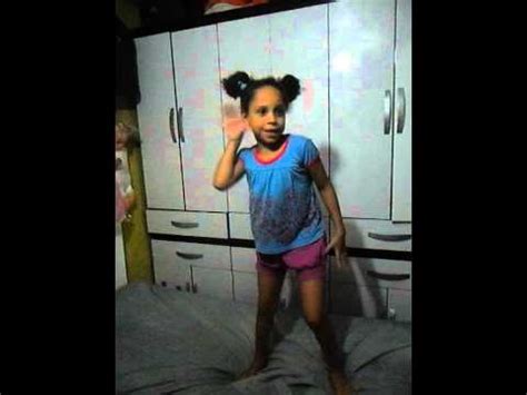 Menina dançando dança da manivela (namorado atormentado). Nina Dancando : funk brasil - ViYoutube.com / 13,333 likes · 8 talking about this.