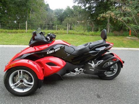 Révision faite à 10 000 kms, aucun frais à prévoir. Buy Custom 2009 Can Am Spyder RS Pink on 2040-motos