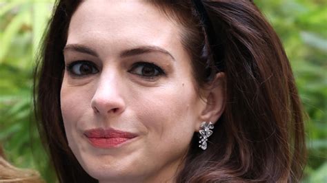 Tragic Details About Anne Hathaway