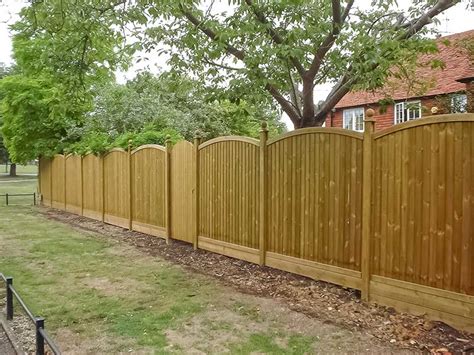 Here's a quick overview of common fencing ma. WOODEN FENCING - COUNTRY GATES AND BARRIERS