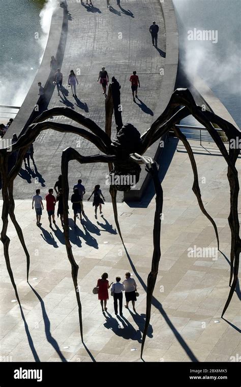 Giant Spider Sculptureartist Louise Borgeoisguggenheim Museum