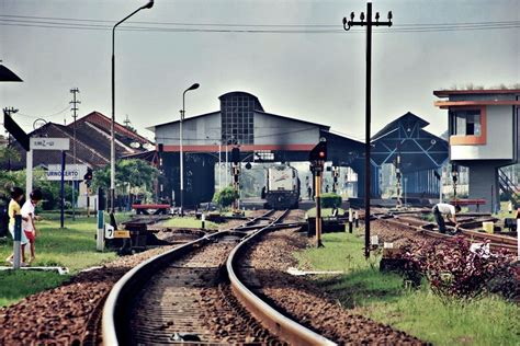 Pemandangan Stasiun Purwokerto Dilihat Dari Sebelah Utara Jalur Rel