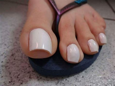 White Toenails Long Toenails White Manicure Pretty Toe Nails Pretty