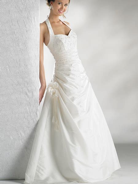 Halter Wedding Dresses Flattering Your Figure With