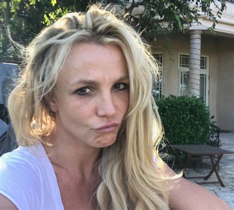 Britney Spears Surpreende Fãs Com Selfies Sem Maquiagem Meu