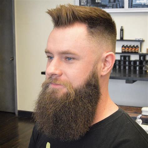 Learn how to choose, get and maintain one of the trendiest beard styles for the modern man. Extended Goatee Fade | Beard Style Corner