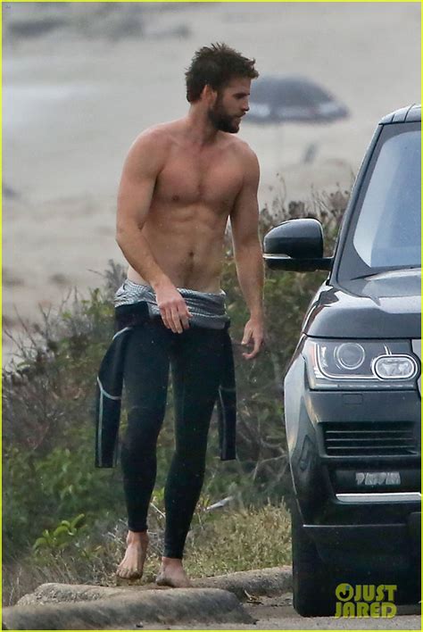 Liam Hemsworth Bares Ripped Abs While Stripping Out Of Wetsuit Photo Liam Hemsworth