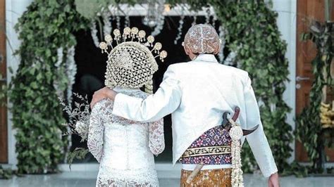 Maybe you would like to learn more about one of these? 7 Pernikahan dengan Mahar Unik, Mulai dari Saham, Telur ...