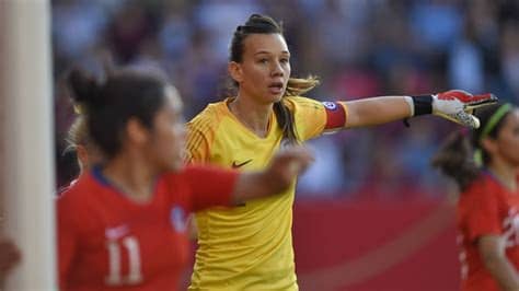 Fútbol endler es una de las elegidas en el plantel ideal de la champions femenina. Christiane Endler - Chiles Keeperin trumpft auf ...