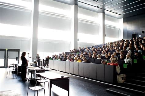 Walau bagaimanapun, apabila pengurusan restoran yang baik, menu anda lebih daripada sekadar senarai makanan berwarna yang anda jual. Sistem Pendidikan Percuma Di Denmark Bermasalah Kerana ...