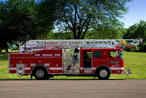 Seagrave 75ft Meanstick Ladder Fire Truck Photograph By Tim Mccullough