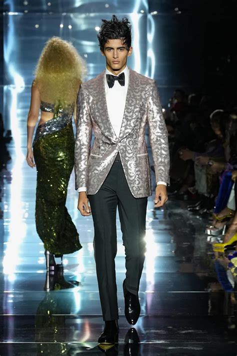 Tom Ford Springsummer 2023 New York Fashion Week Essential Homme