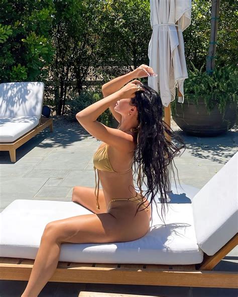 Kylie Jenner Looks Hot In A Tiny Bikini Photos Video Thefappening