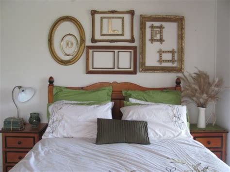 Here you may to know how to decorate empty wall. 13 examples to decorate home with the help of empty picture frames