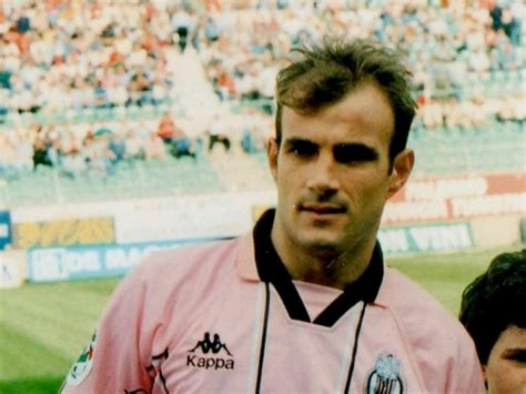 Amichevole di calcio tra la squadra degli allievi palermo calcio popolare/calciando in rete e la squadra dei soci e operatori calciando in rete/palermo calcio popolare per contrastare le logiche. Galeoto: «Quella sera sfidammo anche il tempo, poi Vasari ...