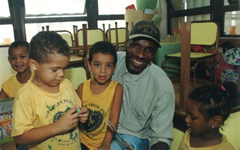 Segundo o tmz, os advogados da família do rei do pop alegam que leaving neverland quebra um contrato assinado pela hbo e. #PapoOlímpico: o atletismo na visão de Robson Caetano