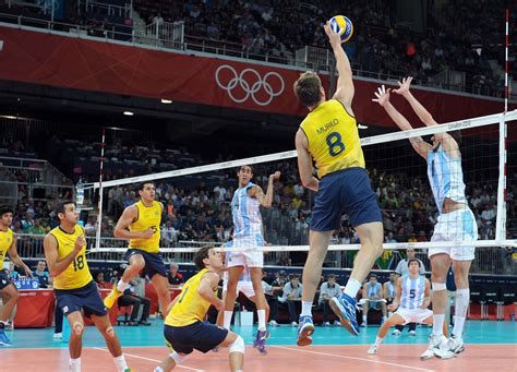 A partida de vôlei envolve duas equipes e pode ser realizada em um ginásio ou mesmo ao ar livre. Vôlei Elite: Olimpíadas (M): Quartas de final - Brasil ...