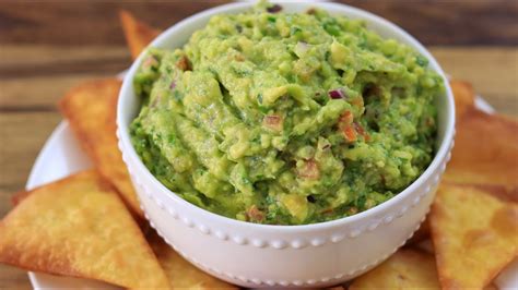 how to make guacamole best guacamole recipe the cooking foodie