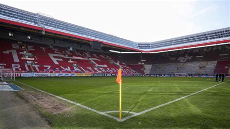 Jul 04, 2021 · borussia reist in der 1. DFB-Pokal: Die Netzreaktionen zu Kaiserslautern vs. Gladbach