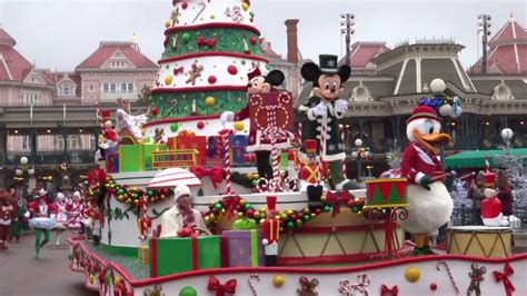 Disneys Christmas Parade La Parade De Noël Disney Disneyland