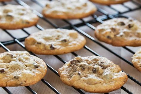 Use mini chocolate chips, the cookies spread and they are not to thick to snugly hold regular chocolate chips. Ultimate Ketosis Chocolate Chip Cookies (Keto Friendly)