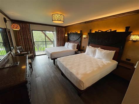 Photos Video Tour A Remodeled The Lion King Savannah View Room At