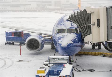Winter Storms Lead To Us Flight Chaos With Airlines Issuing Travel Waivers