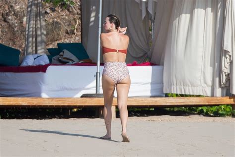 Margot Robbie On The Beach Hides Her Fat Ass Under A Retro Swimsuit