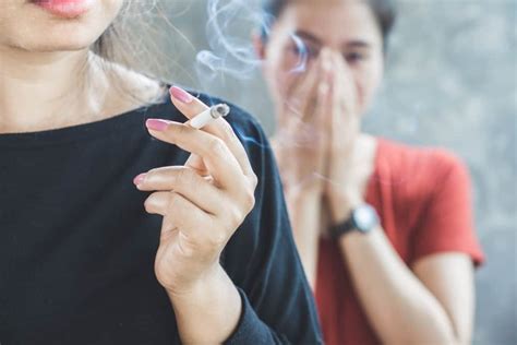 Cara Menghindari Asap Rokok Yang Berbahaya Untuk Kesehatan Hello Sehat