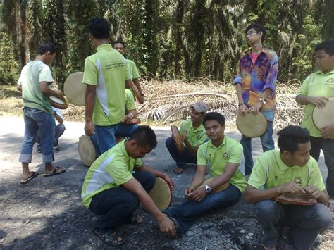 Simpang renggam district council or majlis perbandaran simpang renggam was originally south kluang district council, where the declaration as simpang renggam district council is on january 1, 2001. KOMPANG SENI MELAYU KREATIF(SEMEKAR) SIMPANG RENGGAM: 18 ...