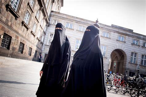 Denmark Burqa Ban On Islamic Niqab Other Full Face Coverings Takes Effect Amid Protests Cbs