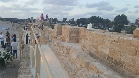 Caesarea Nuevo Paseo Por Las Murallas De Los Cruzados Aurora