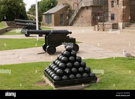 Cannons And Cannon Balls Hi Res Stock Photography And Images Alamy