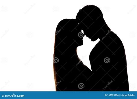 pareja heterosexual enamorada y abrazada foto de archivo imagen de gente abrazado 162523296