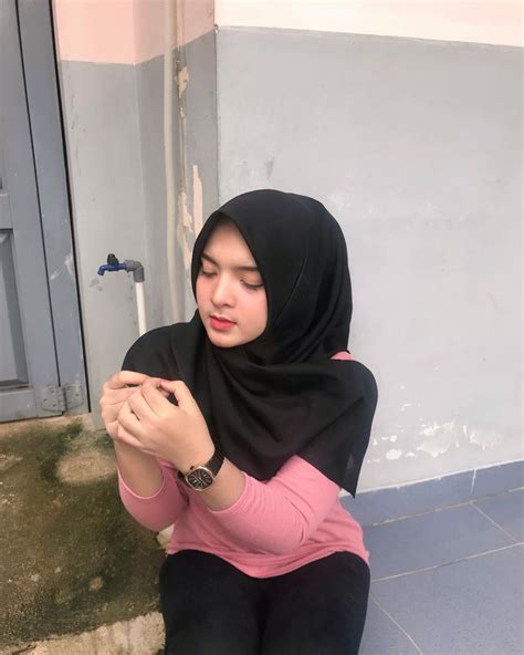 Novita Di Instagram Salfok Kan Sama Keran Air Nya 😂 Fashion Beautiful Hijab Beautiful