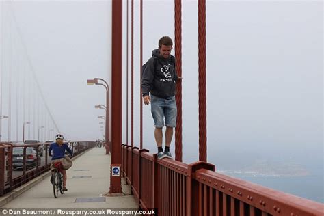 Hitchhiker Travelled Across America With Women He Found On Tinder Daily Mail Online