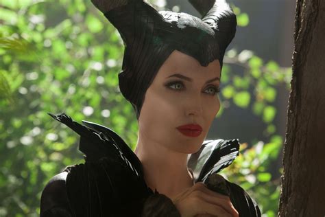 Maleficent Review Angelina Jolie Redeems The Sleeping Beauty